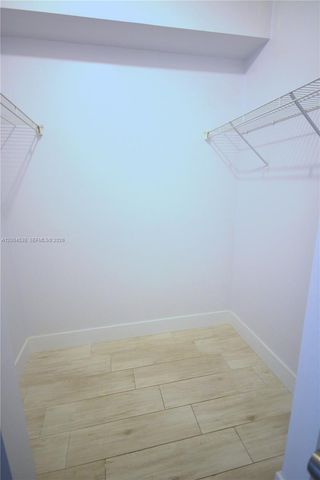 5085 NW 7th St 706, Miami, FL 33126