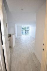 5085 NW 7th St 706, Miami, FL 33126