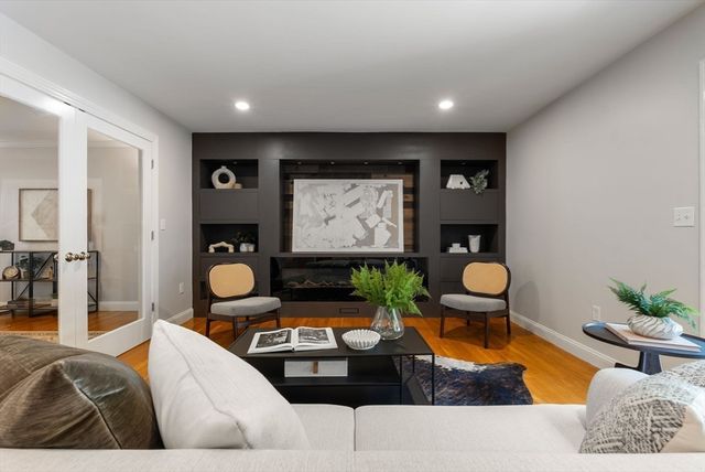 107 Rowe Street 107, Newton, MA 02465
