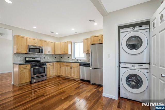 81 Washington Place, East Rutherford, NJ 07073