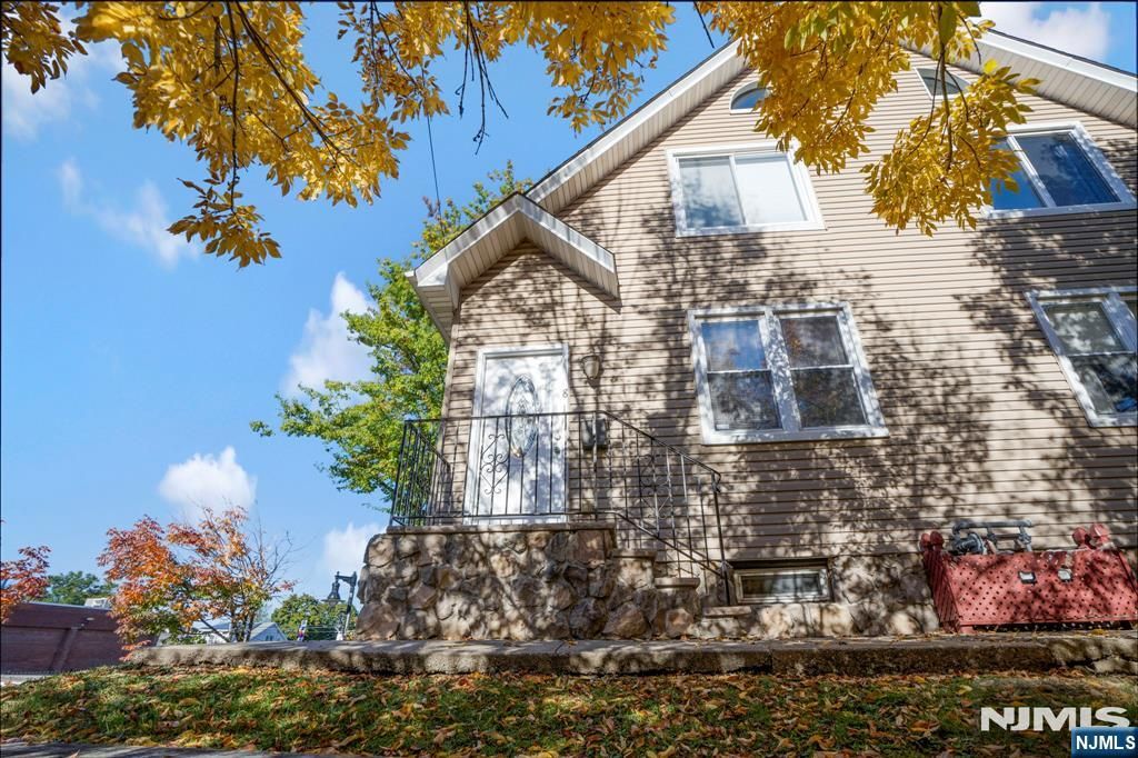 81 Washington Place, East Rutherford, NJ 07073