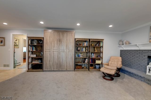 31 W End Ave, Pequannock Twp., NJ 07444