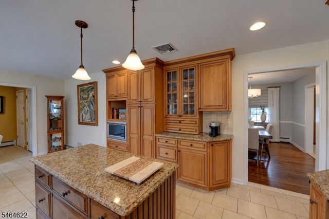 31 W End Ave, Pequannock Twp., NJ 07444