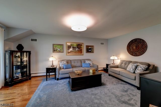 31 W End Ave, Pequannock Twp., NJ 07444