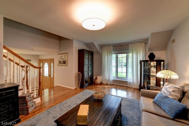 31 W End Ave, Pequannock Twp., NJ 07444