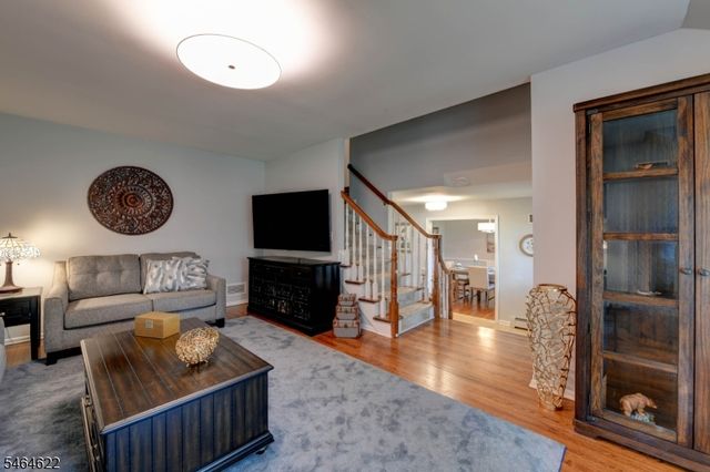 31 W End Ave, Pequannock Twp., NJ 07444