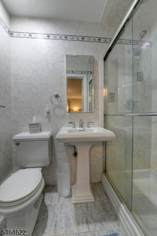 31 W End Ave, Pequannock Twp., NJ 07444