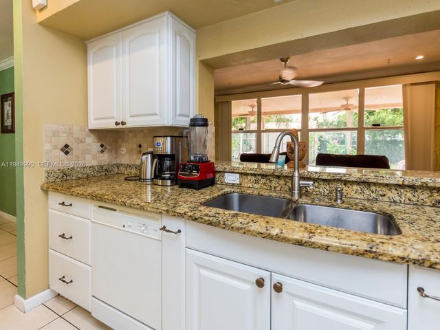 5524 Garfield Street, Hollywood, FL 33021
