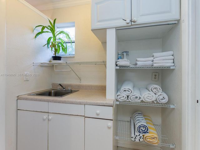 5524 Garfield Street, Hollywood, FL 33021