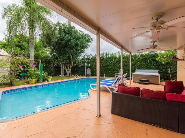5524 Garfield Street, Hollywood, FL 33021