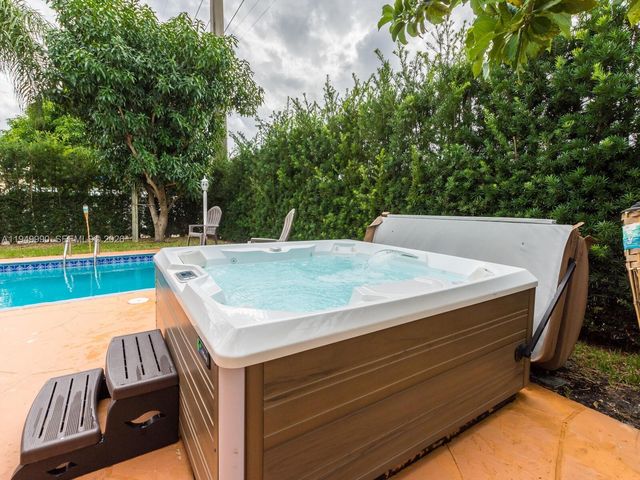 5524 Garfield Street, Hollywood, FL 33021