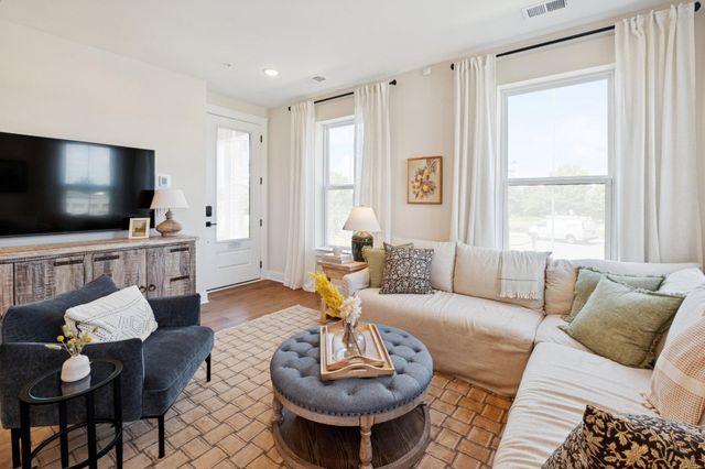 14928 DECO CIR, Chantilly, VA 20151