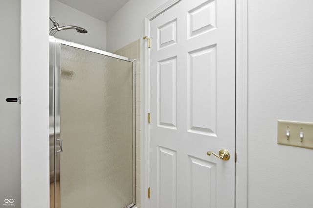 9504 Drakeford Drive, Indianapolis, IN 46260