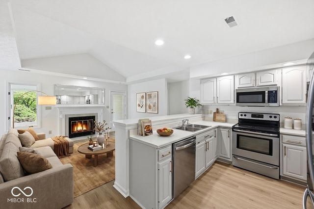 9504 Drakeford Drive, Indianapolis, IN 46260