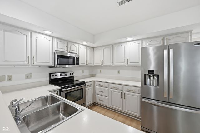 9504 Drakeford Drive, Indianapolis, IN 46260