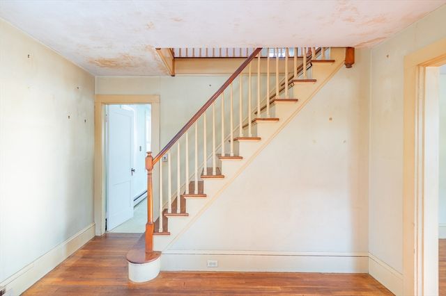 9 Oxbow Rd, Falmouth, MA 02536