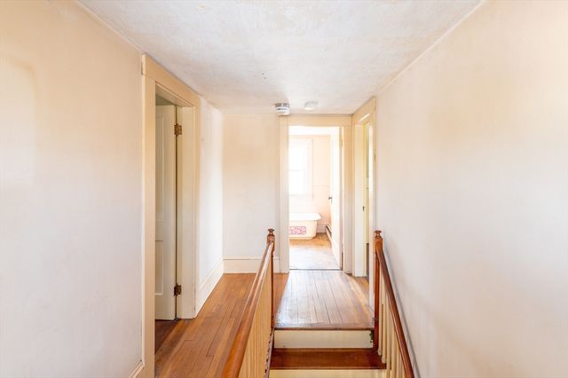 9 Oxbow Rd, Falmouth, MA 02536