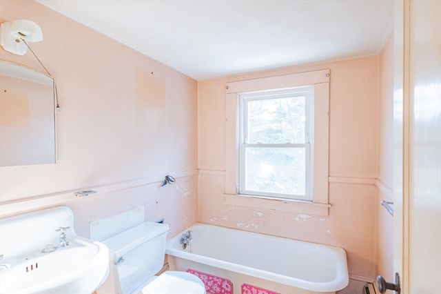 9 Oxbow Rd, Falmouth, MA 02536