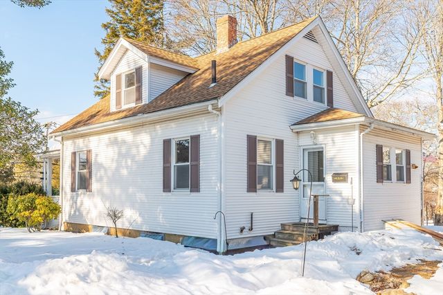 9 Oxbow Rd, Falmouth, MA 02536