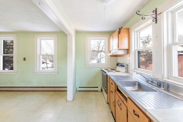 9 Oxbow Rd, Falmouth, MA 02536