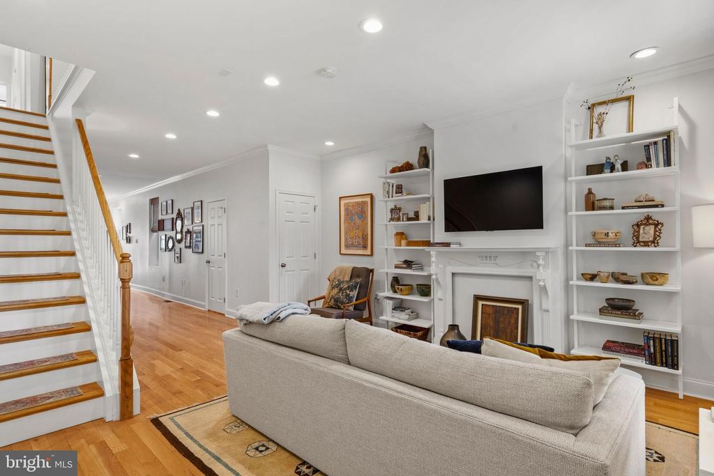 7127 BRYAN ST, Philadelphia, PA 19119 — photo 4