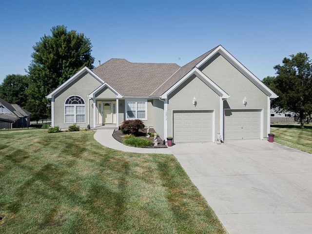 12512 Pine Valley Drive, Kansas City, KS 66109