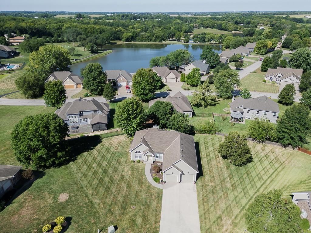 12512 Pine Valley Drive, Kansas City, KS 66109