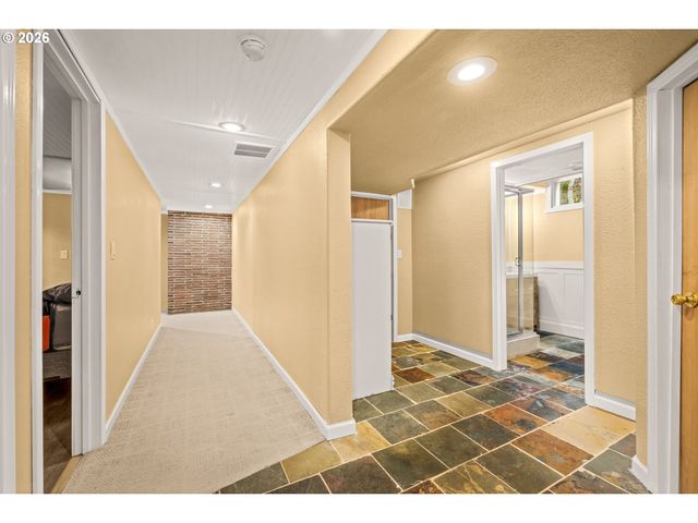 330 Nw 101ST Ave, Portland, OR 97229