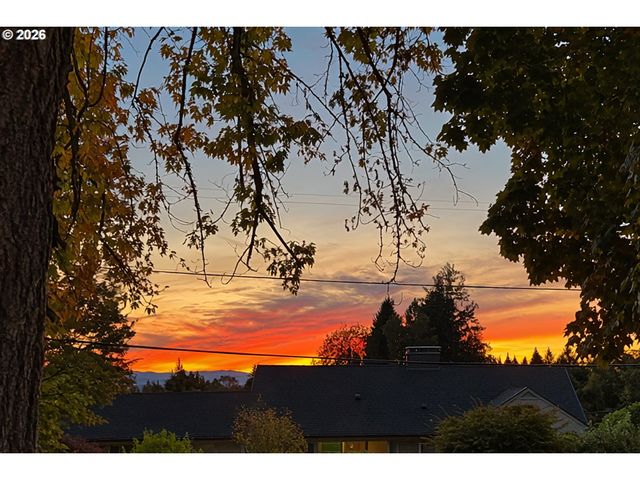 330 Nw 101ST Ave, Portland, OR 97229