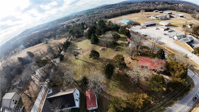 4070 N Old Wire Road, Fayetteville, AR 72703