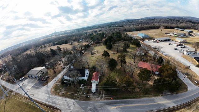 4070 N Old Wire Road, Fayetteville, AR 72703