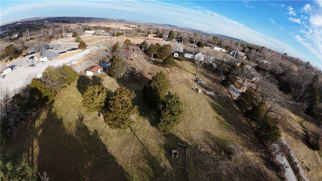4070 N Old Wire Road, Fayetteville, AR 72703