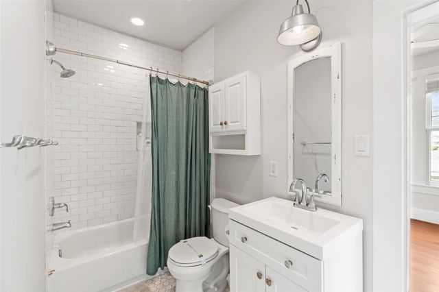 2121 Ursuline Street, Galveston, TX 77550