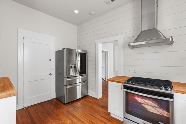 2121 Ursuline Street, Galveston, TX 77550