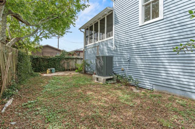 2121 Ursuline Street, Galveston, TX 77550