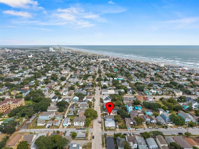 2121 Ursuline Street, Galveston, TX 77550