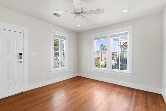 2121 Ursuline Street, Galveston, TX 77550