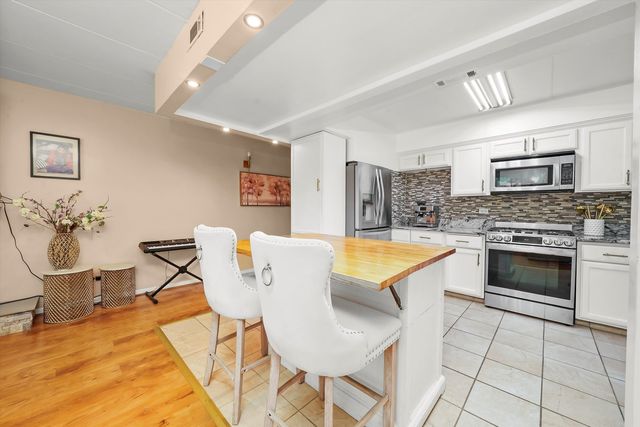 5800 W 105th Street 2C, Oak Lawn, IL 60453