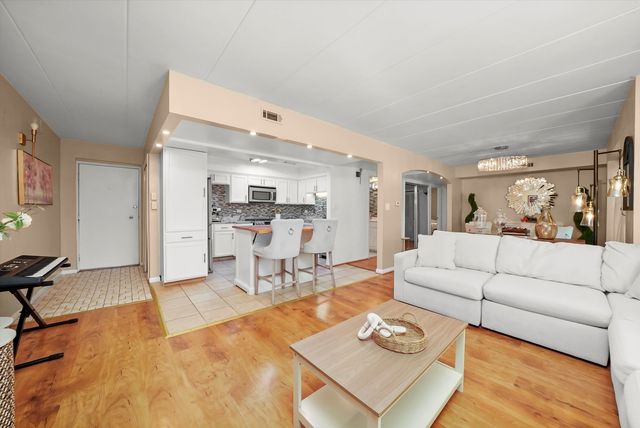 5800 W 105th Street 2C, Oak Lawn, IL 60453