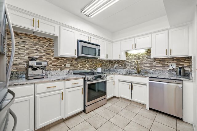5800 W 105th Street 2C, Oak Lawn, IL 60453