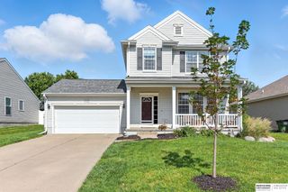 2105 Petersen Drive, Papillion, NE 68046