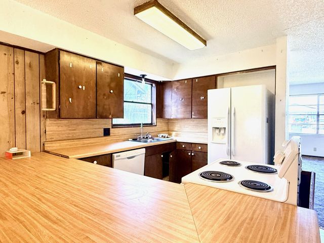 1954 E Booth Street, Paris, TX 75460