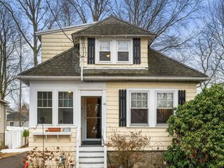 40 Newfield St, Boston, MA 02132