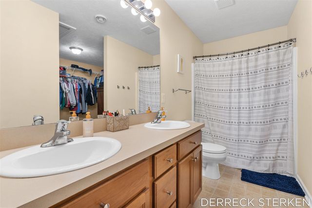 2749 Blue Stem Drive, Zeeland, MI 49464