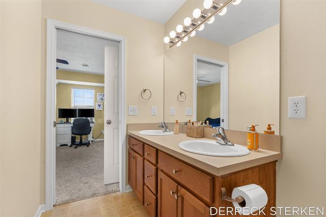 2749 Blue Stem Drive, Zeeland, MI 49464