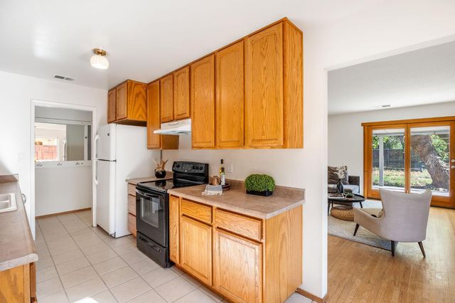 2306 Regis Dr, Davis, CA 95618