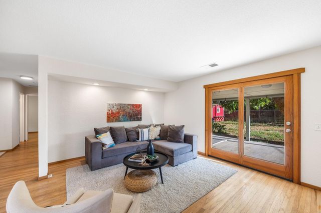 2306 Regis Dr, Davis, CA 95618