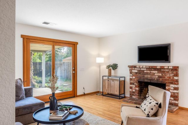 2306 Regis Dr, Davis, CA 95618