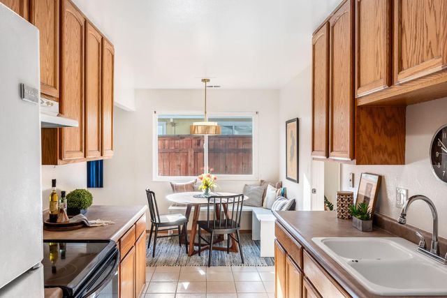 2306 Regis Dr, Davis, CA 95618