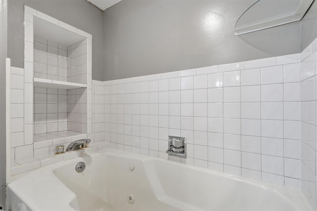 1956 Tilbury Road, Waterloo, IA 50701